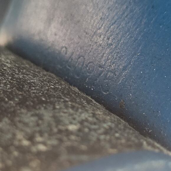 LOUIS VUITTON Blue Epi Leather 6 Hooks Key Holder Case Small Wallet Trifold Fair - Picture 5 of 9